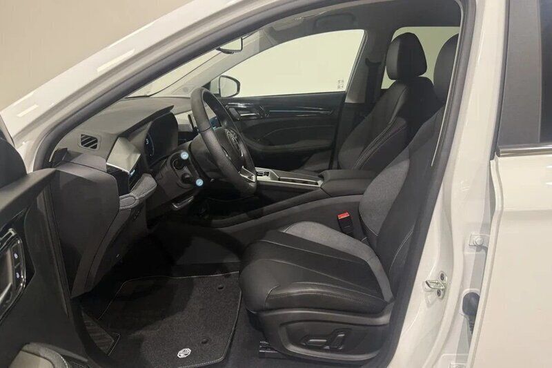 Begagnad MG MG5 EV Long Range Luxury 116 kW (158 HK) 2023 Vit Kombi