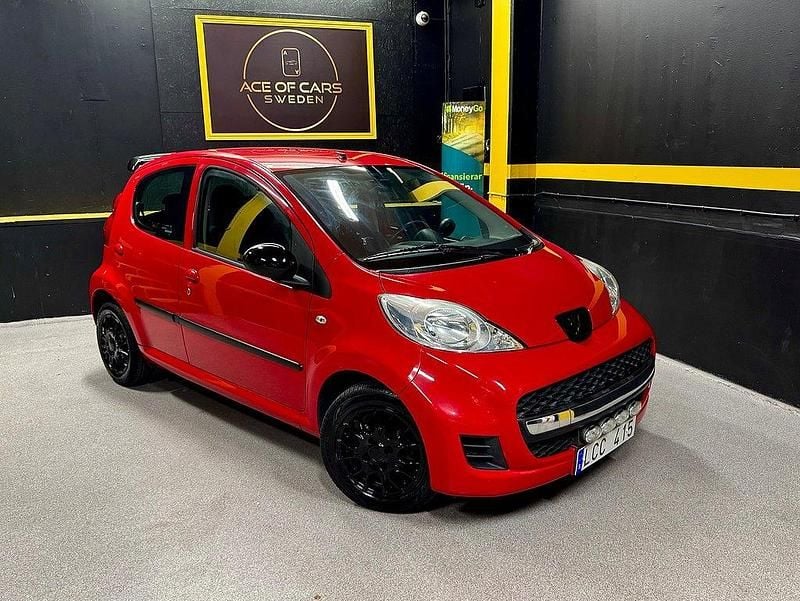 Röd Begagnad 2010 Peugeot 107 Halvkombi | 39 990 kr (Marknadspris) - Bild 1/4