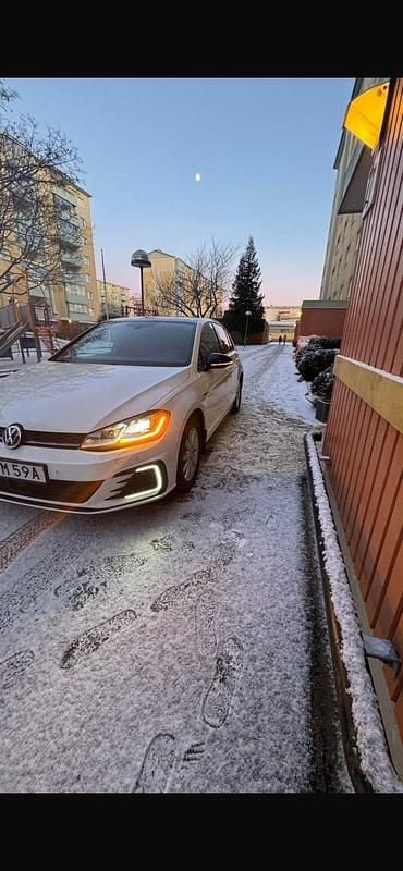 Begagnad VW Golf VIII GTE 204 HK (150 kW) 2020 Halvkombi