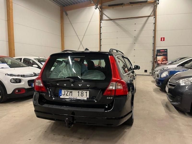 Begagnad Volvo V70 Momentum 175 HK (128 kW) 2009 Svart Kombi