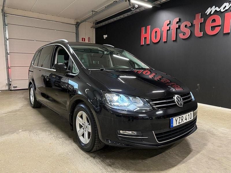 Svart Begagnad 2017 VW Sharan GT Minibuss | 179 900 kr (Marknadspris) - Bild 1/4