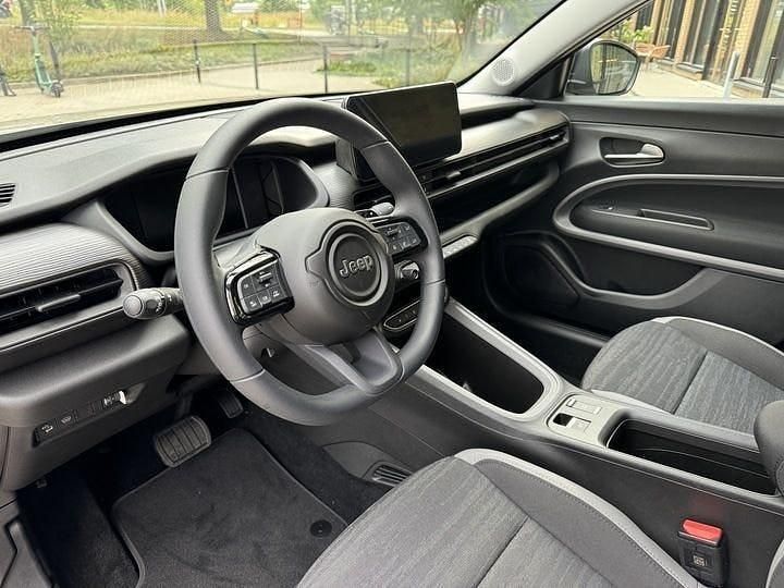 Begagnad Jeep Avenger Longitude 101 HK (74 kW) 2024 Grå SUV