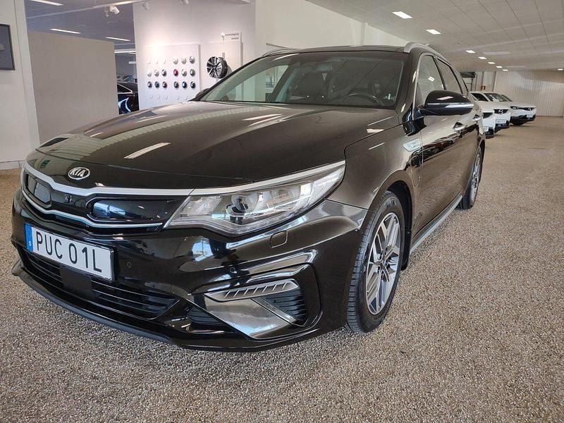 Svart Begagnad 2020 Kia Optima Hybrid 2 Sedan | 229 900 kr (Marknadspris) - Bild 1/4