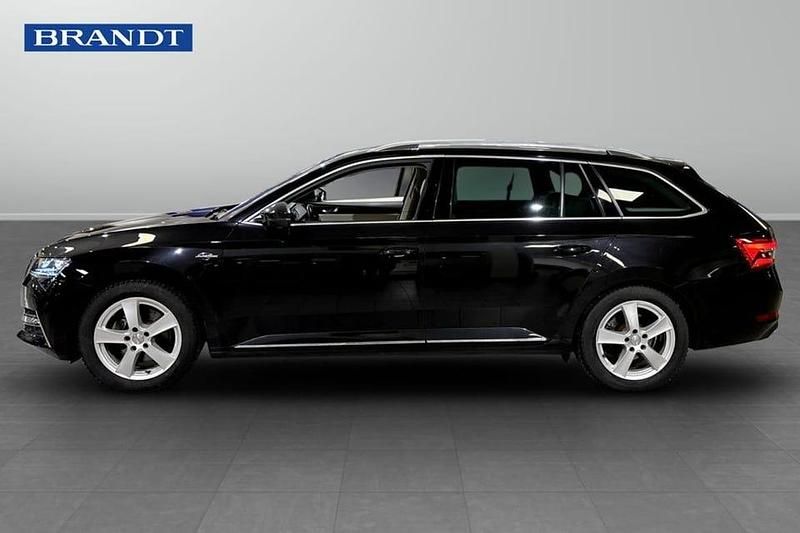 Begagnad Skoda Superb 220 HK (161 kW) 2020 Svart Kombi