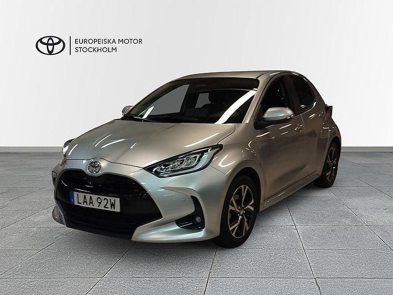 Begagnad Toyota Yaris Hybrid 2024 Silver