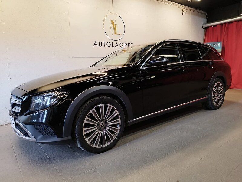 Svart Begagnad 2018 Mercedes E220 Avantgarde Kombi | 259 900 kr (Marknadspris) - Bild 1/4