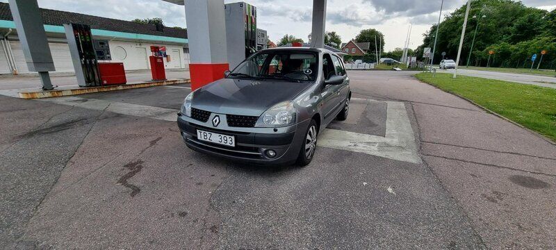 Grå Begagnad 2002 Renault Clio II Halvkombi | 13 700 kr (Marknadspris) - Bild 1/1