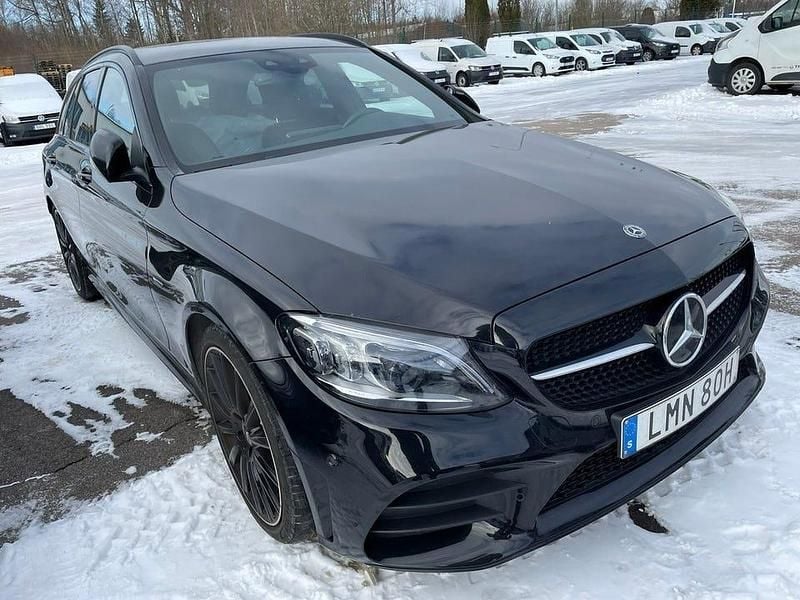 Begagnad Mercedes C220 AMG 194 HK (142 kW) 2021 Obsidiansvart metallic Kombi