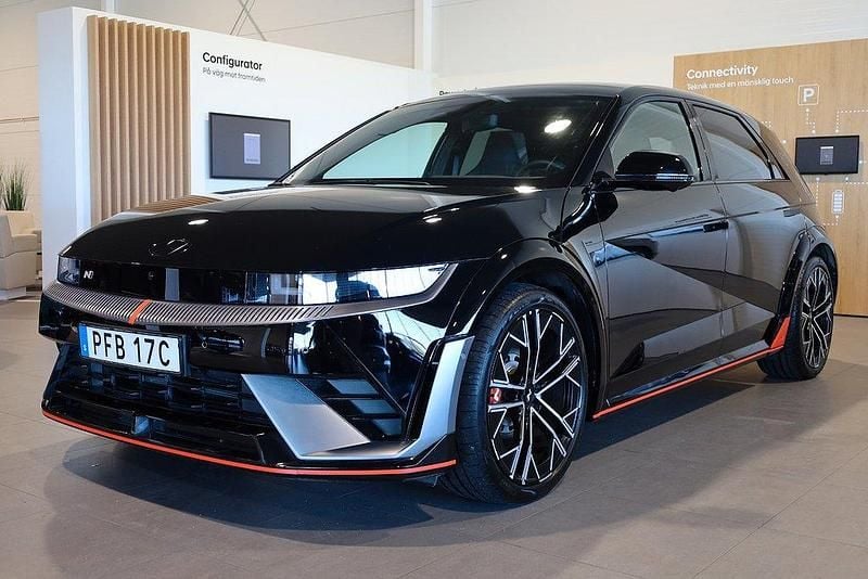 Svart Begagnad 2024 Hyundai Ioniq 5 SUV | 679 900 kr - Bild 1/3