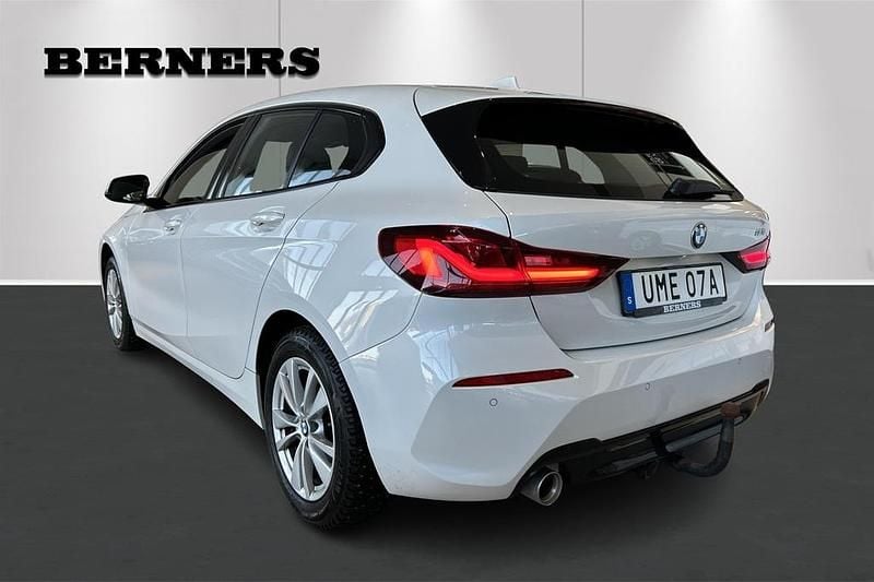 Begagnad BMW 118 141 HK (103 kW) 2020 Vit Halvkombi