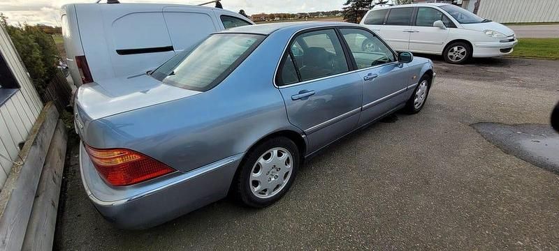 Begagnad Honda Legend 208 HK (152 kW) 1999 Grå Sedan
