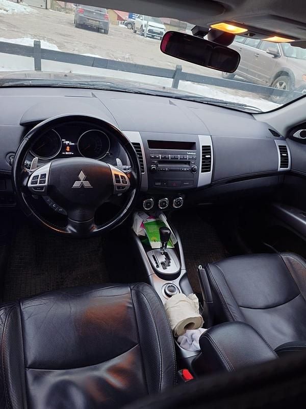 Begagnad Mitsubishi Outlander 170 HK (125 kW) 2010 Marinblå metallic SUV