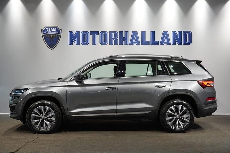 Grå Begagnad 2022 Skoda Kodiaq Style SUV | 389 900 kr (Marknadspris) - Bild 1/4