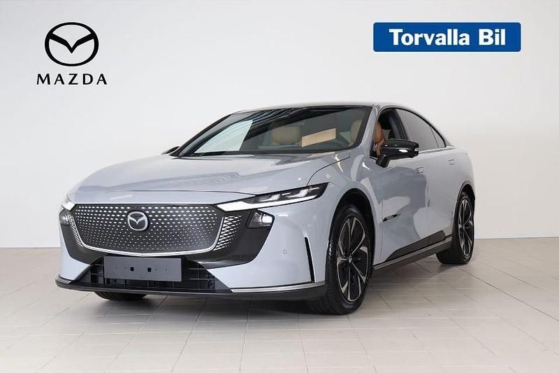 Grå Ny 2025 Mazda 6e Takumi-Line Sedan | 481 300 kr - Bild 1/4