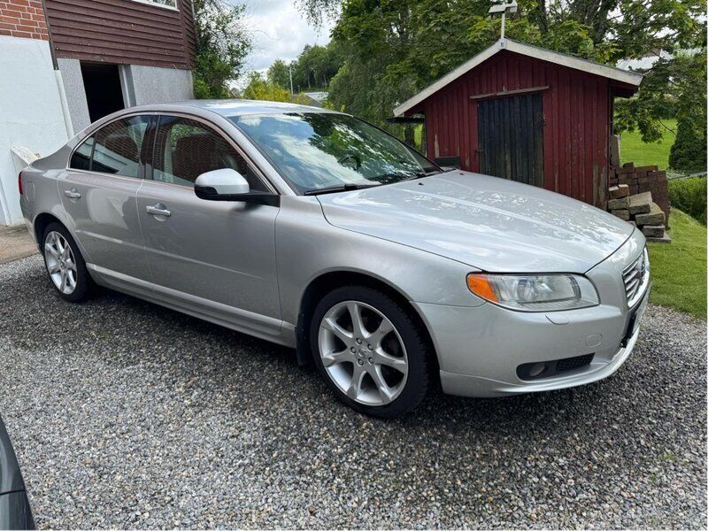 Grå Begagnad 2007 Volvo S80 Summum Sedan | 69 000 kr (Marknadspris) - Bild 1/4