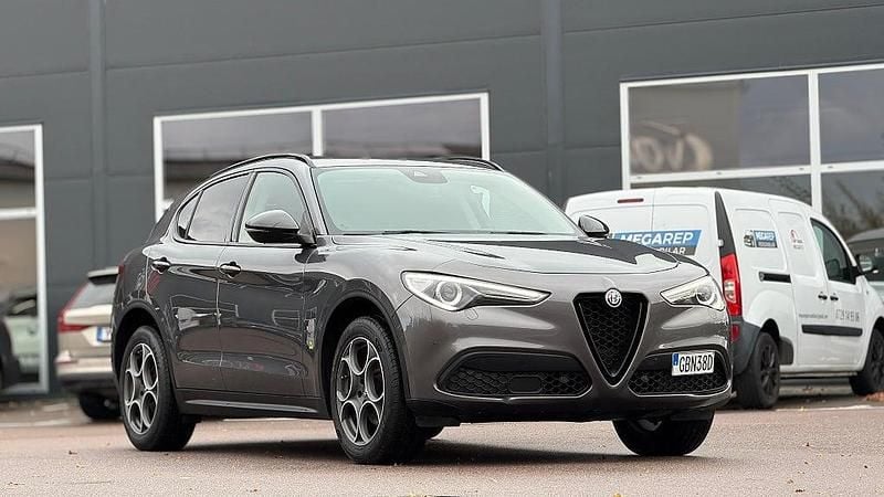 Begagnad Alfa Romeo Stelvio 190 HK (139 kW) 2019 Grå SUV