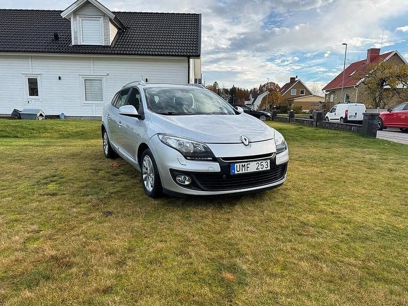 Silver Begagnad 2013 Renault Mégane GrandTour Kombi | 46 000 kr (Bra pris) - Bild 1/4