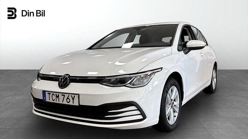 Vit Begagnad 2022 VW Golf VIII Life Halvkombi | 209 900 kr (Bra pris) - Bild 1/4