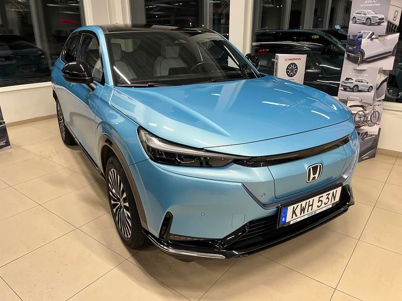 Ljusblå Begagnad 2023 Honda e:Ny1 SUV | 309 900 kr - Bild 1/4