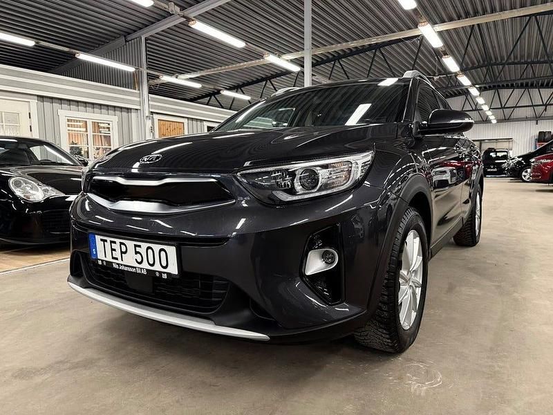 Grå Begagnad 2018 Kia Stonic Advance SUV | 149 900 kr (Marknadspris) - Bild 1/4