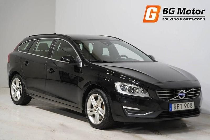 Begagnad Volvo V60 Momentum 231 HK (169 kW) 2017 Svart Kombi