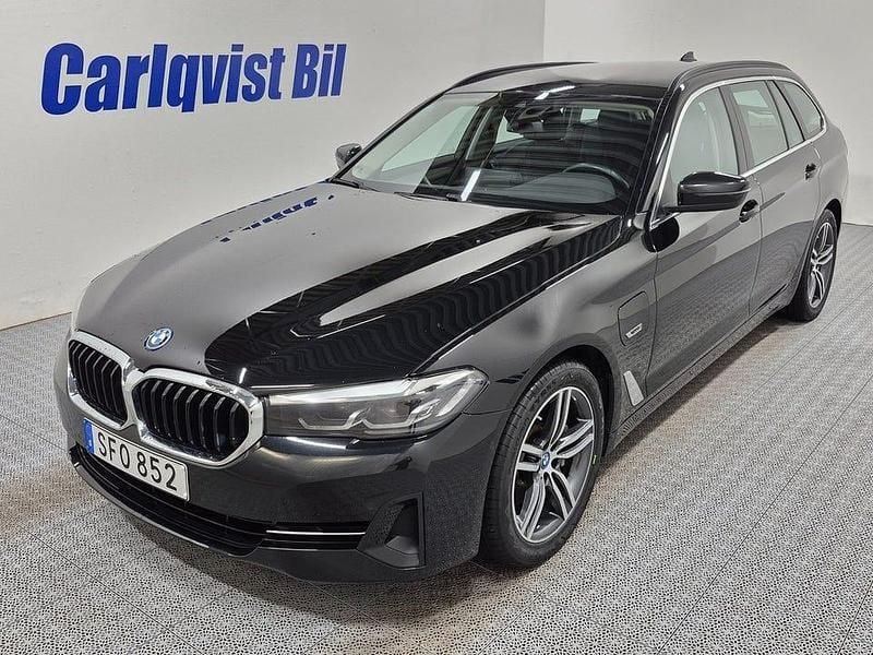 Svart Begagnad 2022 BMW 530 Kombi | 345 000 kr - Bild 1/4