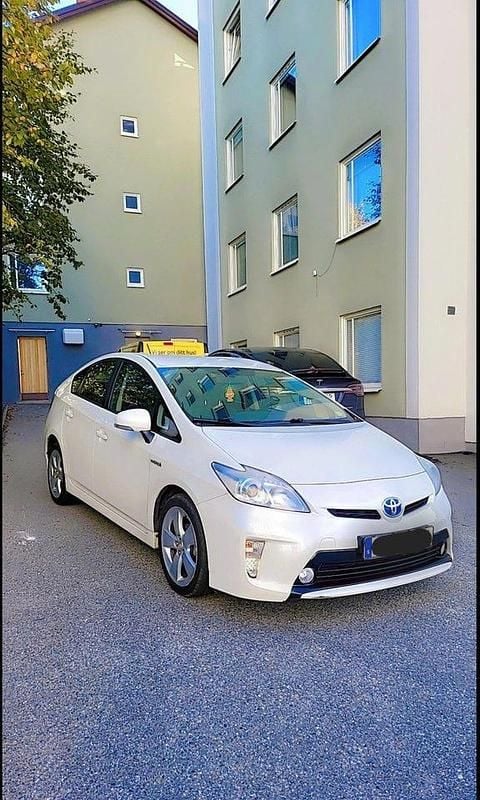 Begagnad 2012 Toyota Prius Halvkombi | 85 000 kr (Marknadspris) - Bild 1/4