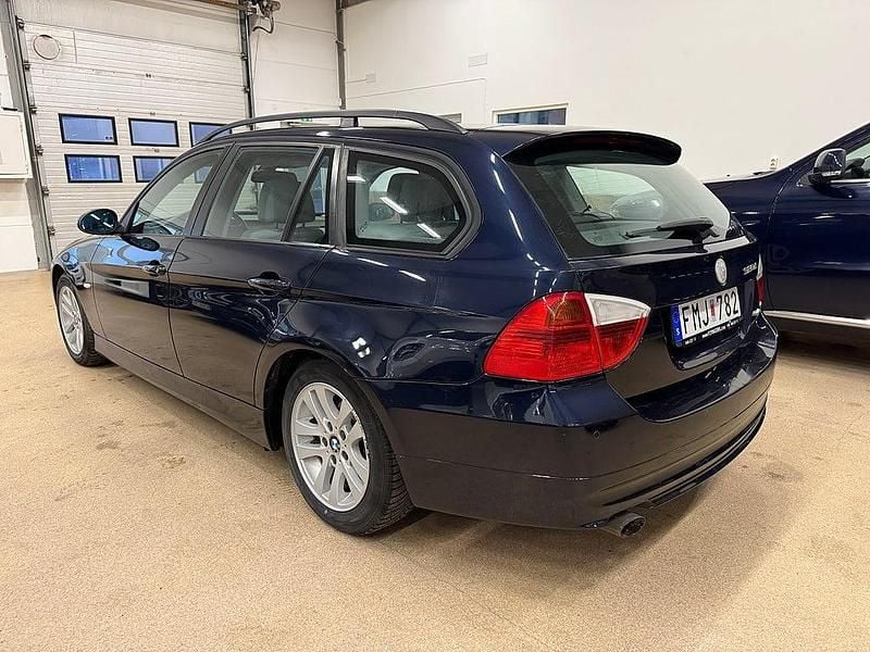 Begagnad BMW 320 Advantage 166 HK (122 kW) 2007 Blå Kombi