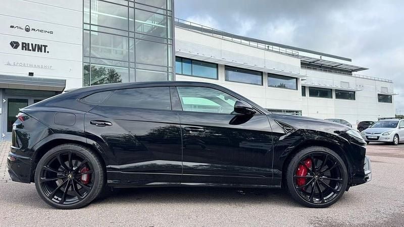 Svart Begagnad 2021 Lamborghini Urus SUV | 2 449 000 kr - Bild 1/4