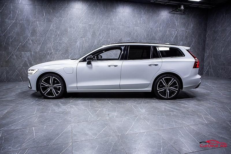 Begagnad Volvo V60 R-Design 303 HK (222 kW) 2020 Vit Kombi