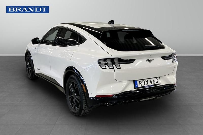 Begagnad Ford Mustang Mach-E 2023 Vit SUV