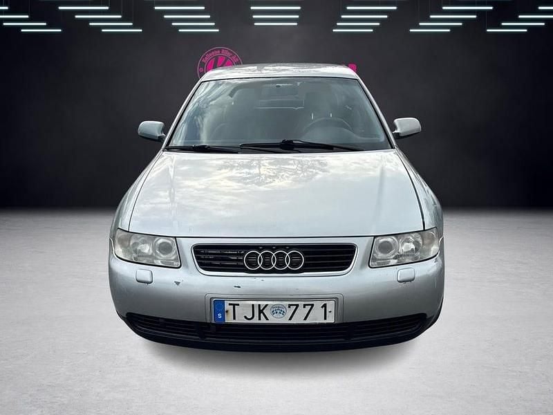 Silver Begagnad 2002 Audi A3 Attraction Halvkombi | 24 900 kr (Bra pris) - Bild 1/4
