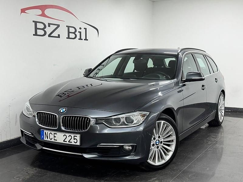 Grå Begagnad 2012 BMW 328 Luxury Line Kombi | 134 900 kr (Superpris) - Bild 1/4