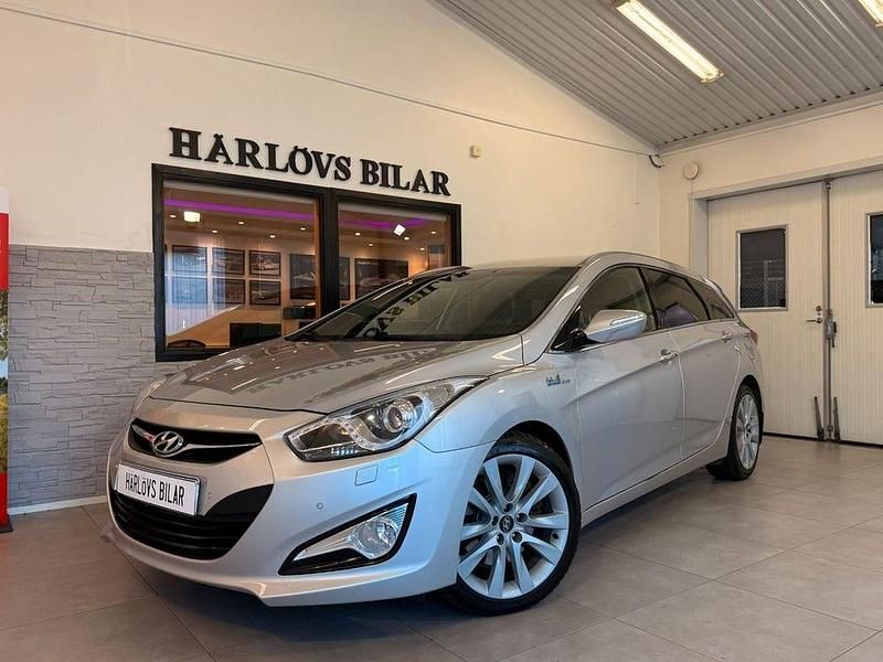 Silver Begagnad 2014 Hyundai i40 Kombi | 99 800 kr (Marknadspris) - Bild 1/4