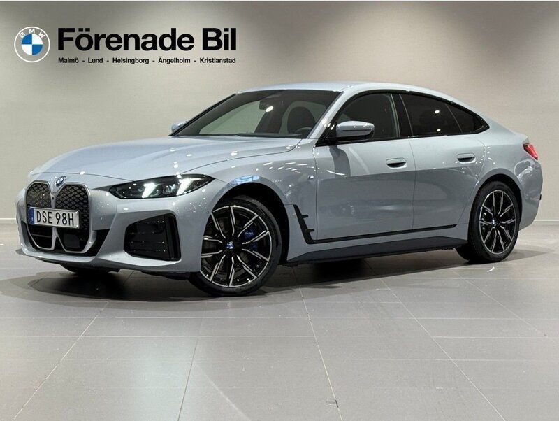 Grå Begagnad 2025 BMW i4 Comfort Edition Sedan | 699 000 kr - Bild 1/4