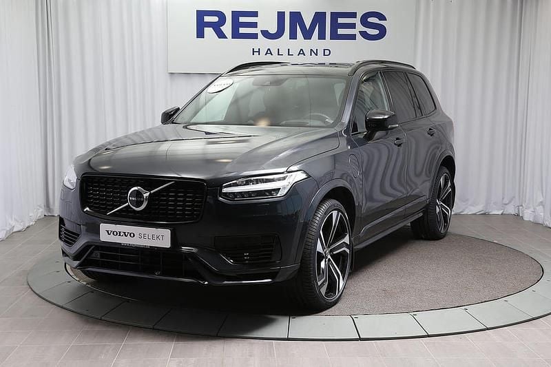Grå Begagnad 2021 Volvo XC90 Pro SUV | 629 500 kr (Lite dyr) - Bild 1/4