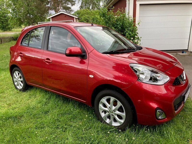 Röd Begagnad 2014 Nissan Micra Halvkombi | 71 000 kr (Marknadspris) - Bild 1/4