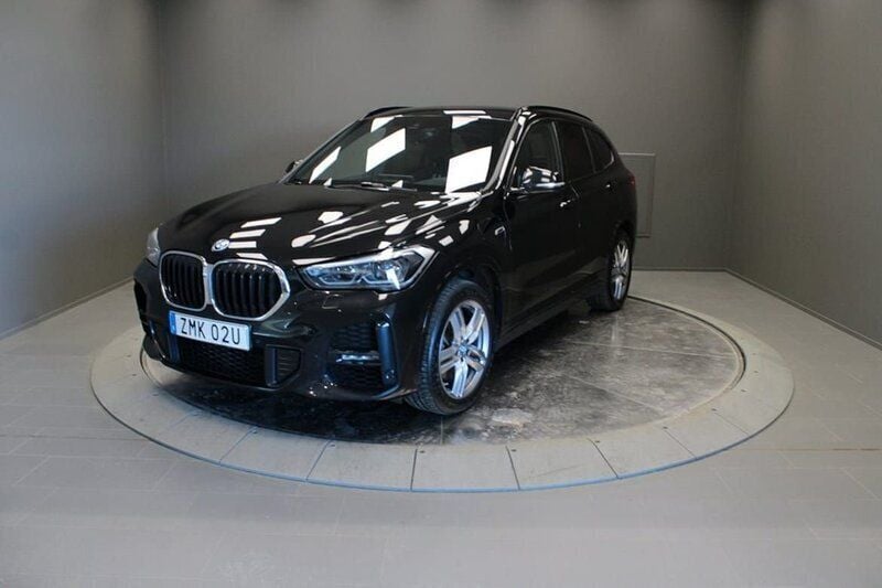 Svart Begagnad 2022 BMW X1 M Sport SUV | 339 000 kr (Marknadspris) - Bild 1/4