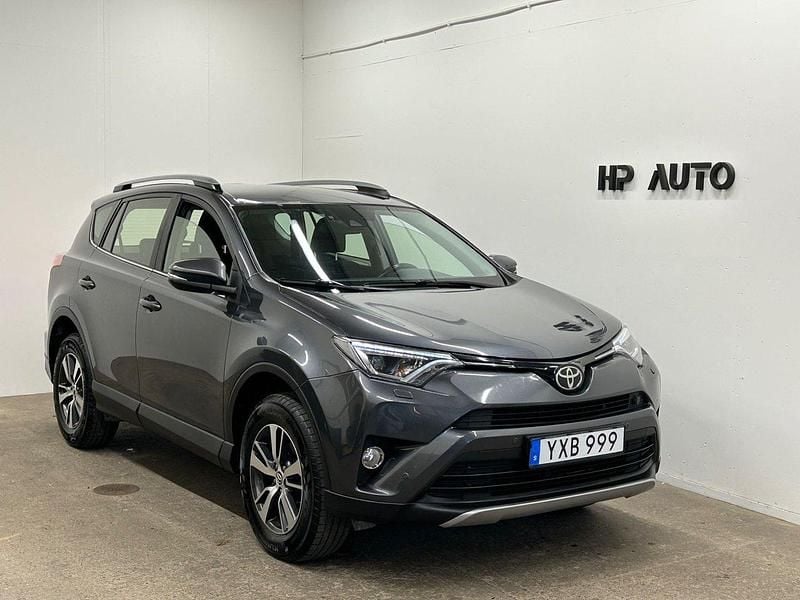 Mörkgrå Begagnad 2017 Toyota RAV4 Active SUV | 169 900 kr (Marknadspris) - Bild 1/4