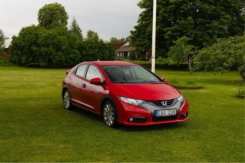 Röd Begagnad 2012 Honda Civic Sport Halvkombi | 88 500 kr (Bra pris) - Bild 1/4