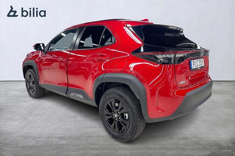 Begagnad Toyota Yaris Hybrid 117 HK (86 kW) 2025 Röd