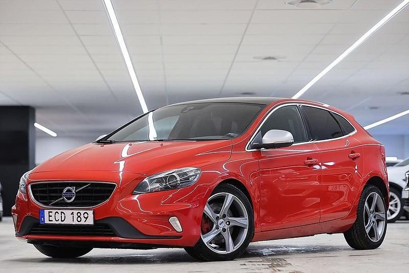Begagnad Volvo V40 R-Design 120 HK (88 kW) 2016 Röd Halvkombi