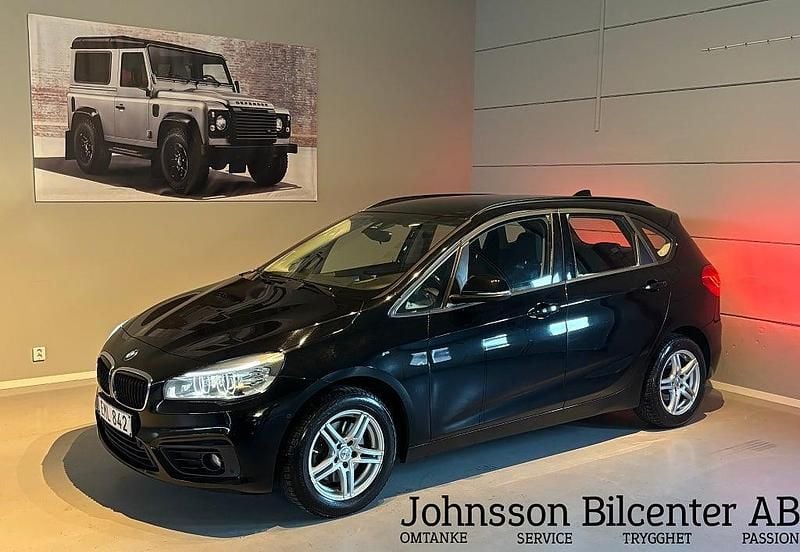 Svart Begagnad 2014 BMW 218 Active Tourer Minibuss | 89 900 kr (Lite dyr) - Bild 1/4