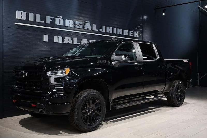 Svart Ny 2025 Chevrolet Silverado Pickup | 1 099 000 kr - Bild 1/4