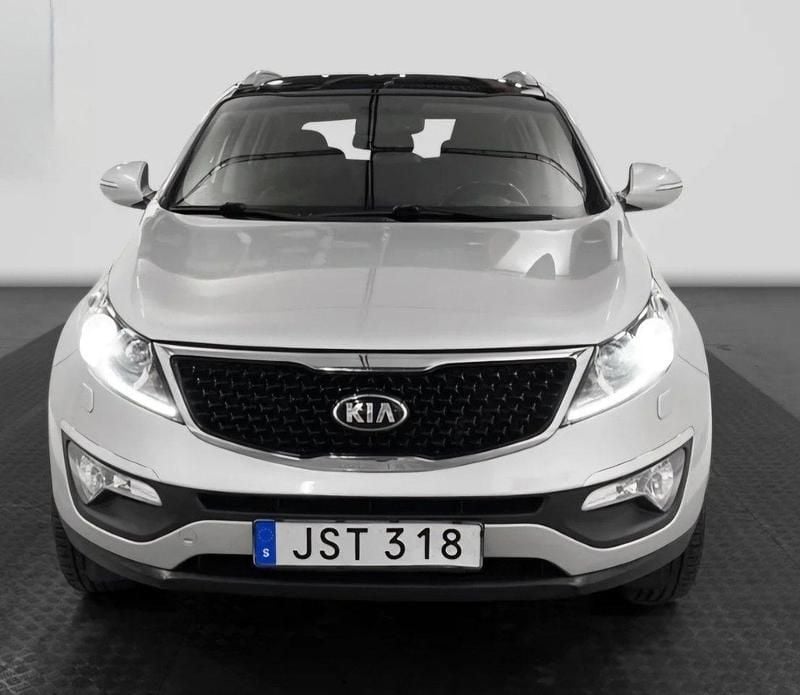 Grå Begagnad 2015 Kia Sportage SUV | 119 900 kr (Marknadspris) - Bild 1/4