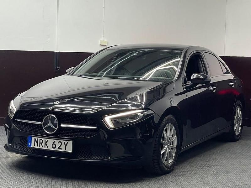 Begagnad Mercedes A180 Night 116 HK (85 kW) 2019 Svart Sedan