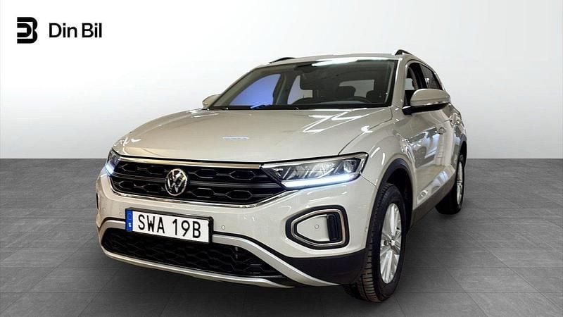 Grå Begagnad 2023 VW T-Roc Life SUV | 289 900 kr (Marknadspris) - Bild 1/4