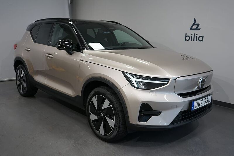 Ljusgrå (grå) Begagnad 2024 Volvo XC40 Core SUV | 419 900 kr - Bild 1/3