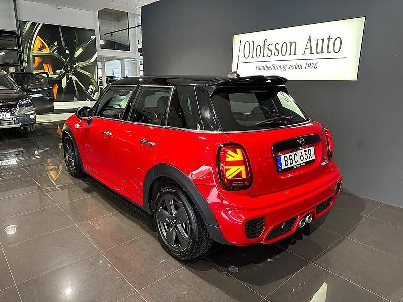 Begagnad Mini John Cooper Works 178 HK (130 kW) 2020 Chiliröd Halvkombi