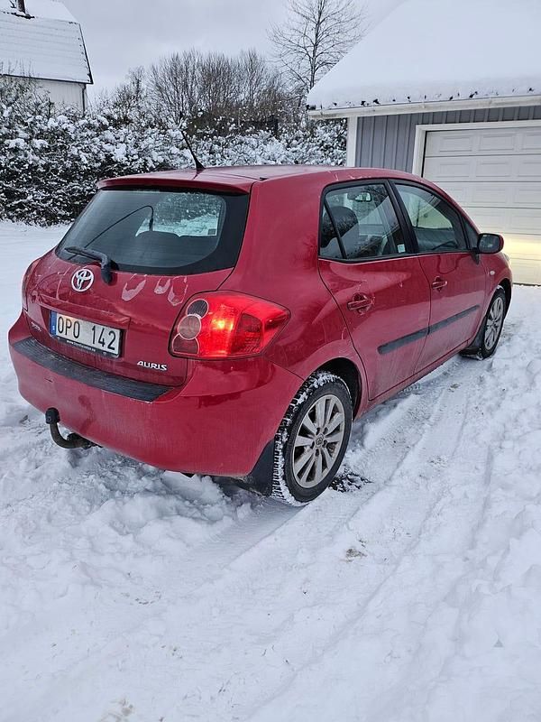 Begagnad Toyota Auris 124 HK (91 kW) 2007 Halvkombi